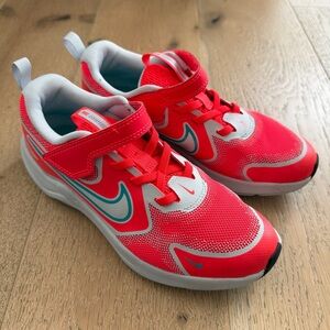 Nike Girls Cosmic Runner sneaker
